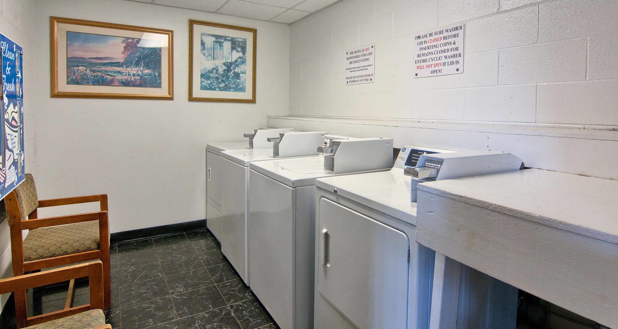 Days Inn By Wyndham Doswell \/ Kings Dominion Area Bagian luar foto
